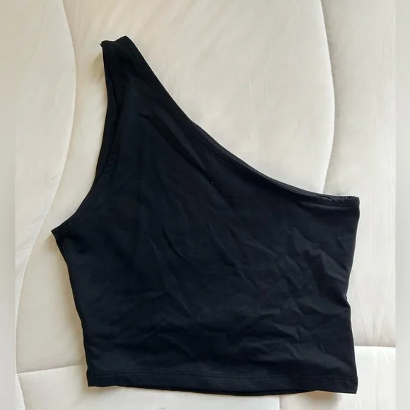 Abercrombie and Fitch Cutout Keyhole One Shoulder Top - Picture 3 of 7